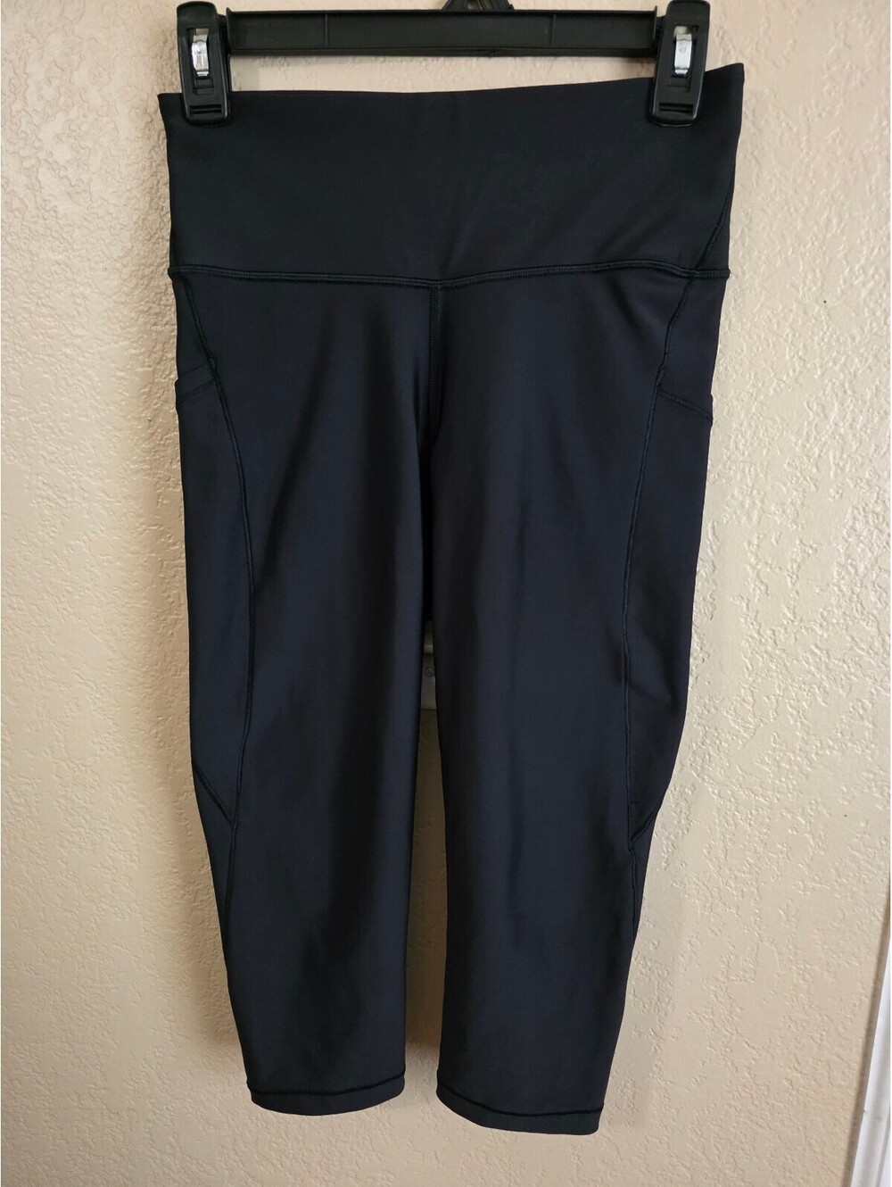 Athleta Black Capri Leggings with Side Pockets - Size Regular 6